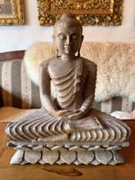 meditierender Buddha auf Lotussitz Holz Kambodscha
