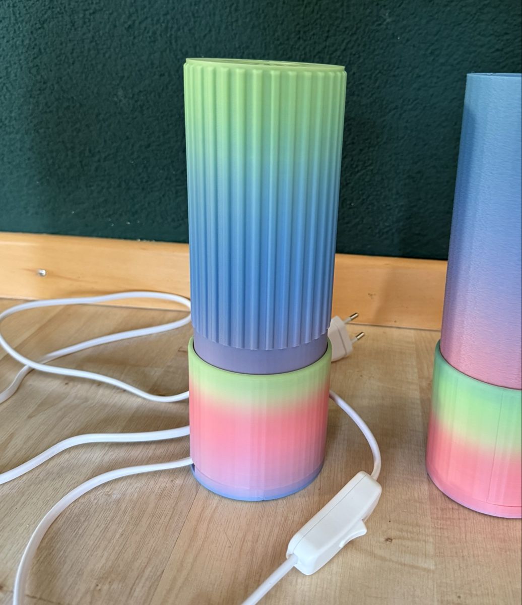 Lampade: Tischlampe 3D Druck Farbverlauf – Nuovo e nell'imballaggio originale da Bremgarten AG venduto da BremiMF 4