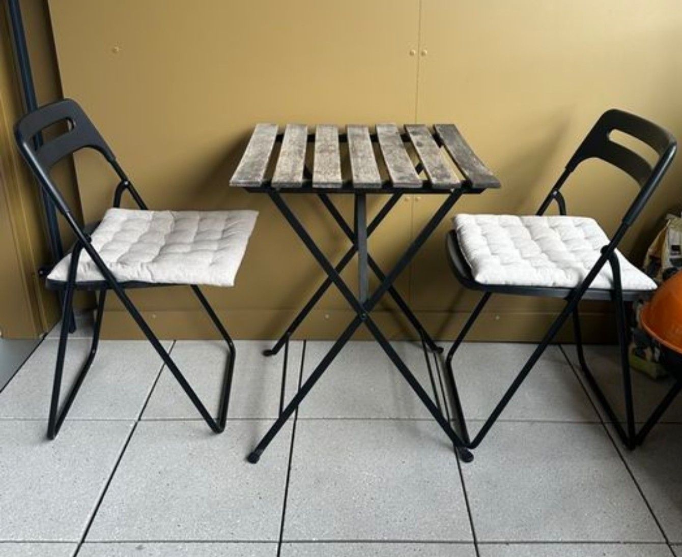 Tables: Bistro Set Table and 2 Chairs – D'occasion à Zürich par sapta15