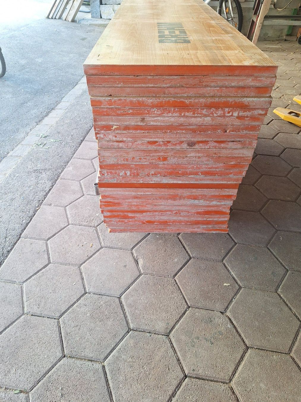 Articoli in legno: Schaltafel 1.5 Meter Buttholz – Usato da Wohlen AG venduto da mika26 1
