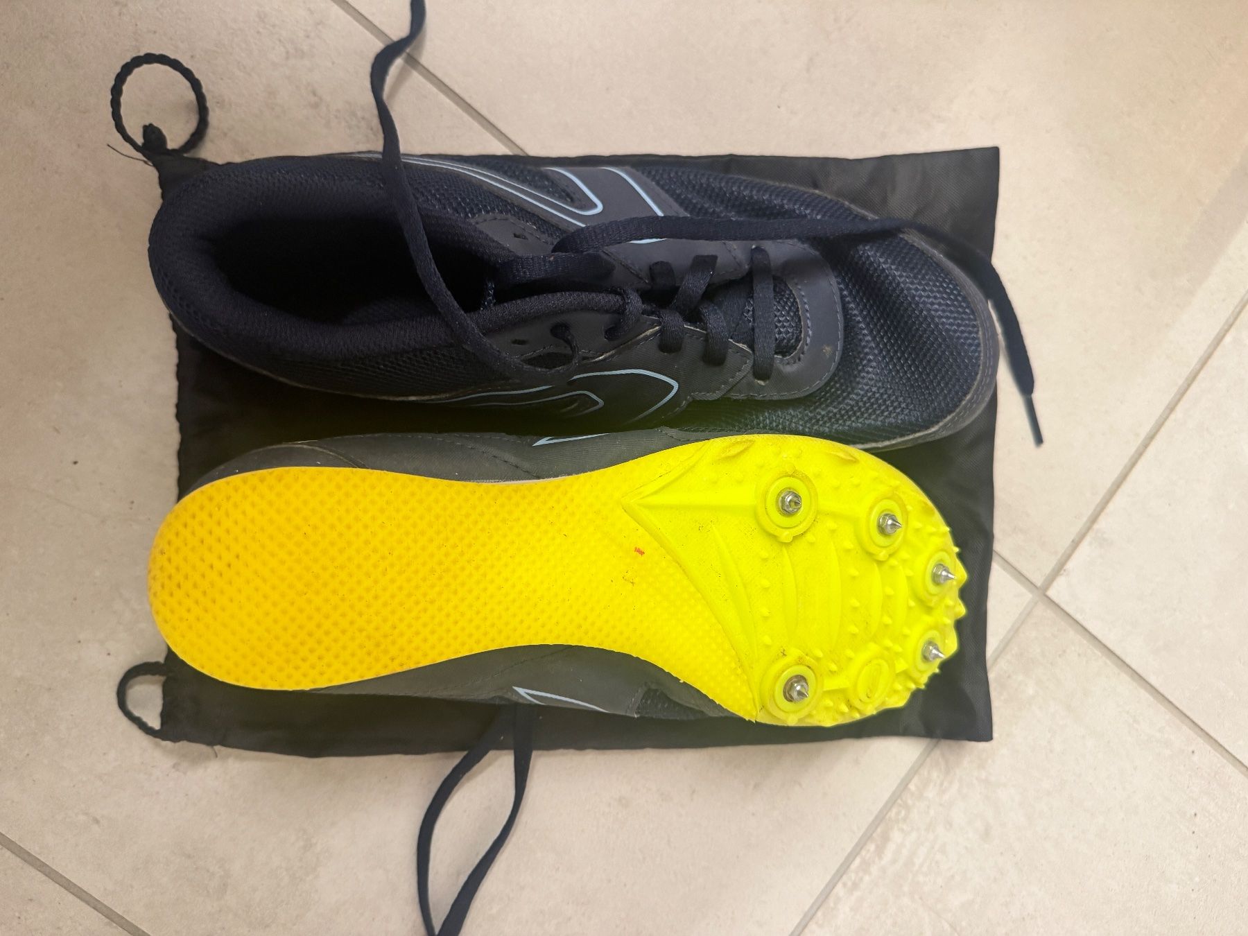Scarpe per ragazzi: Chaussures de course à pointes Kalenjy + sac – Usato da St-Aubin-Sauges venduto da Kelkel 2