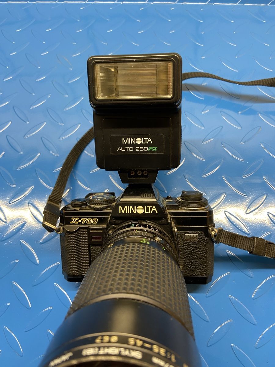 Minolta Fotocamera: Minolta X-700 Spiegelreflexkamera mit Blitzgerät – Usato da Gipf-Oberfrick venduto da rap_mn6p 2