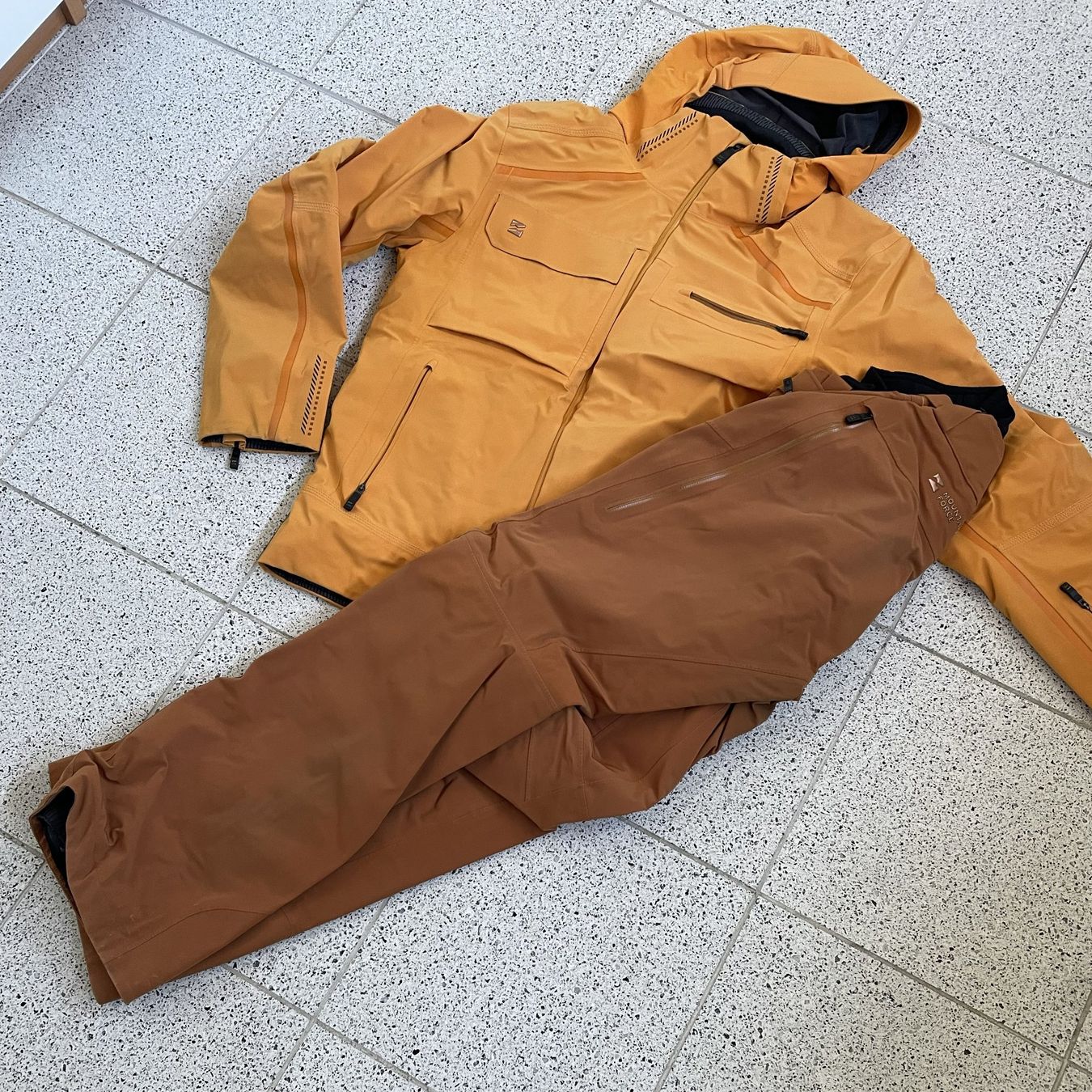Jumpsuits: Tuta da sci Montain Force – D'occasion à Piotta par car_v62v