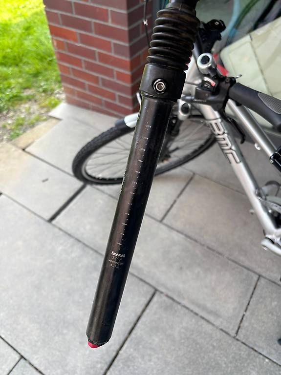 Pezzi di ricambio: Sattelstutz gefedert 27.2 mm Durchmesser, 36 cm lang – Usato da Zug venduto da LuciaC. 1