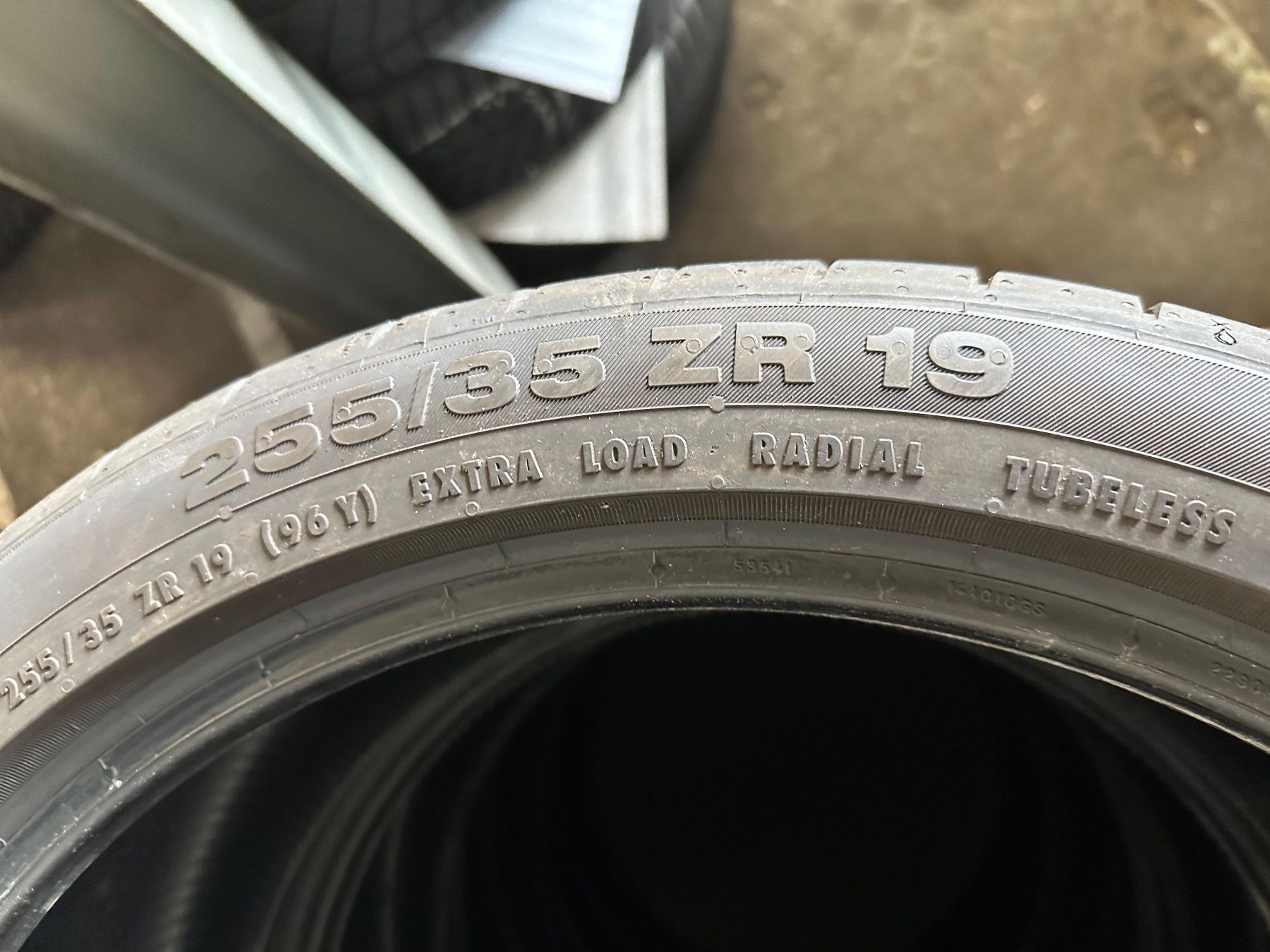 Continental Pneumatici & Ruote complete: Sommerpneu 255/35 ZR 19 – Usato da Bellach venduto da S.Kyra
