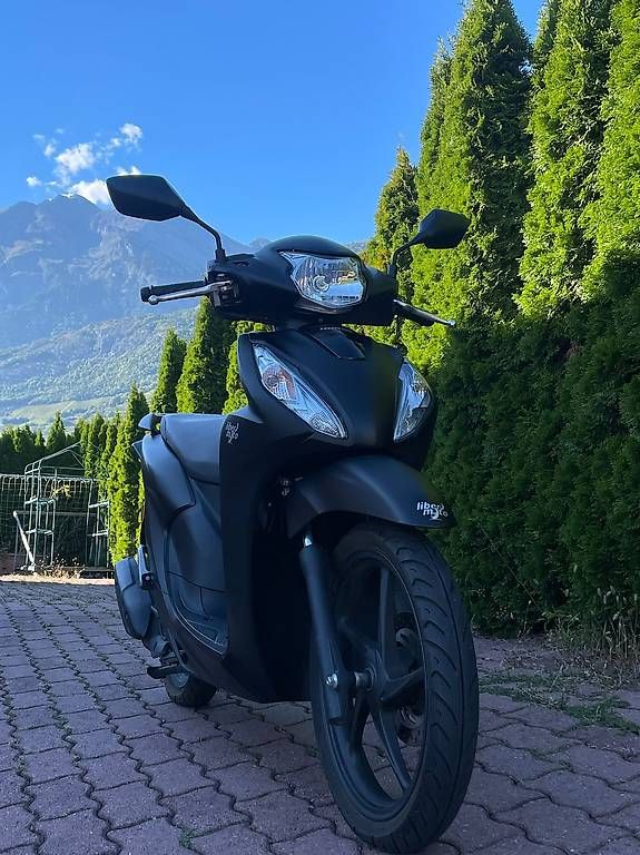 Scooters: Honda Vision 110 – D'occasion à Vétroz par Tuyen_