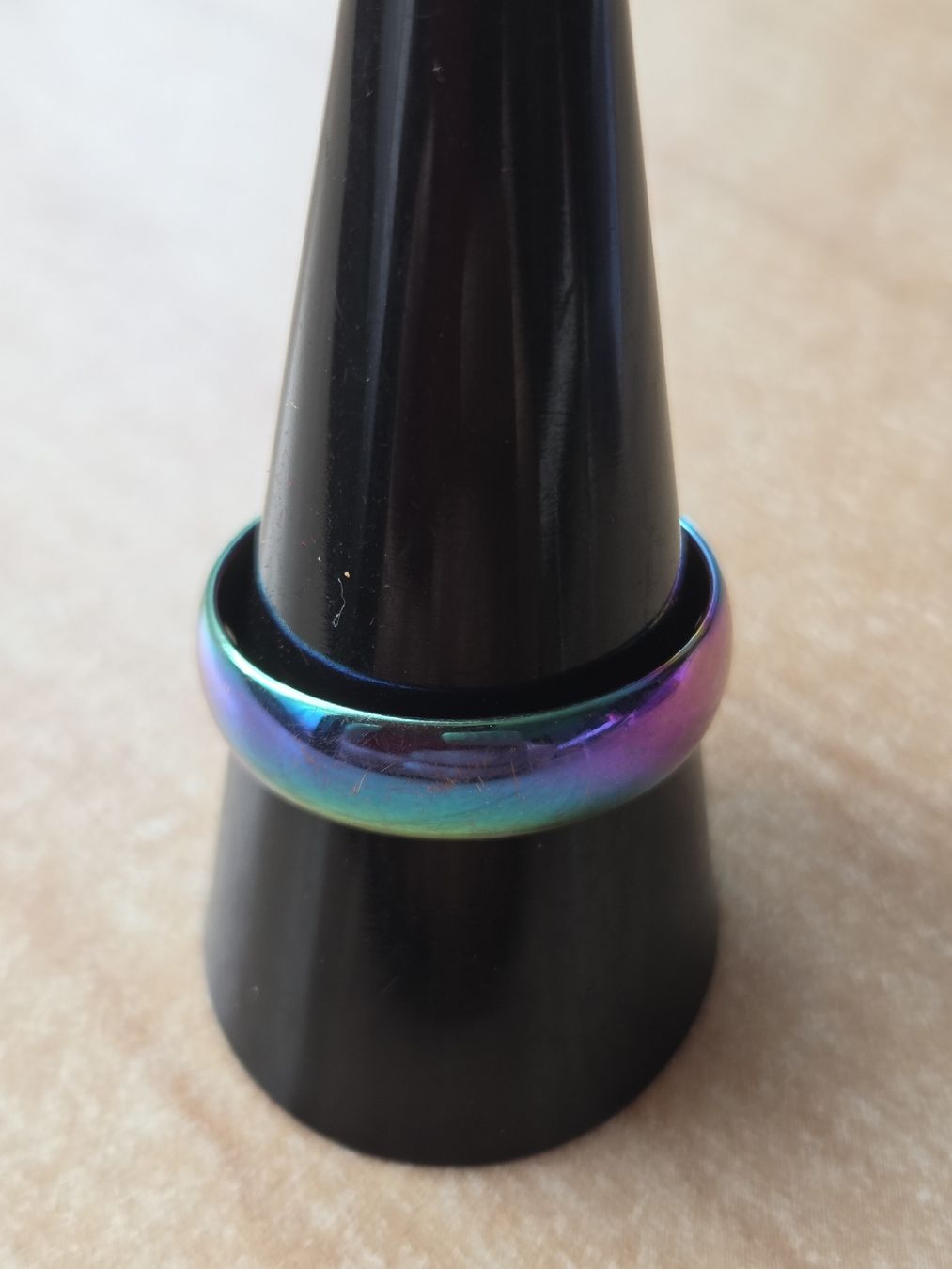 Anelli: Ring aus Metall Regenbogenfarben Gr.24/64 – Usato da Winterthur venduto da katzen07