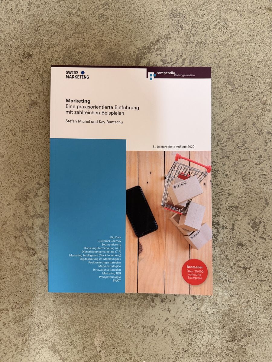 Livres: Marketing Eine praxisorientierte Einfuhr 8. Aufl – Neuf (Voir description) à Effretikon par Didi2404