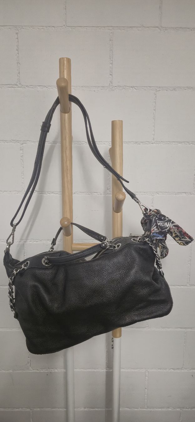 Michael Kors Sacs femmes: Michael Kors Handtasche schwarz Leder  – D'occasion à Bonstetten par MB161 4