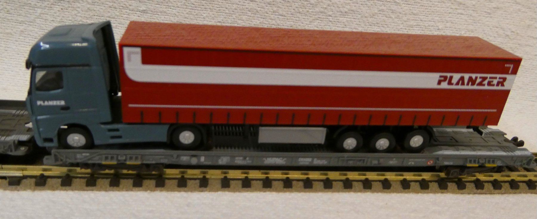 Fleischmann Trains électriques: 4 Stk Rola Fleischmann Wagen mit LKW – Neuf avec emballage d'origine à Rupperswil par Ropi03 4