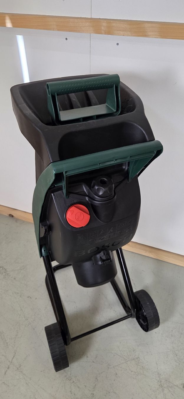 Bosch Trinciatrici: Bosch AXT Rapid 2000 Gartenhäcksler 2000W – Usato da Cham venduto da _DealFactory_ 3