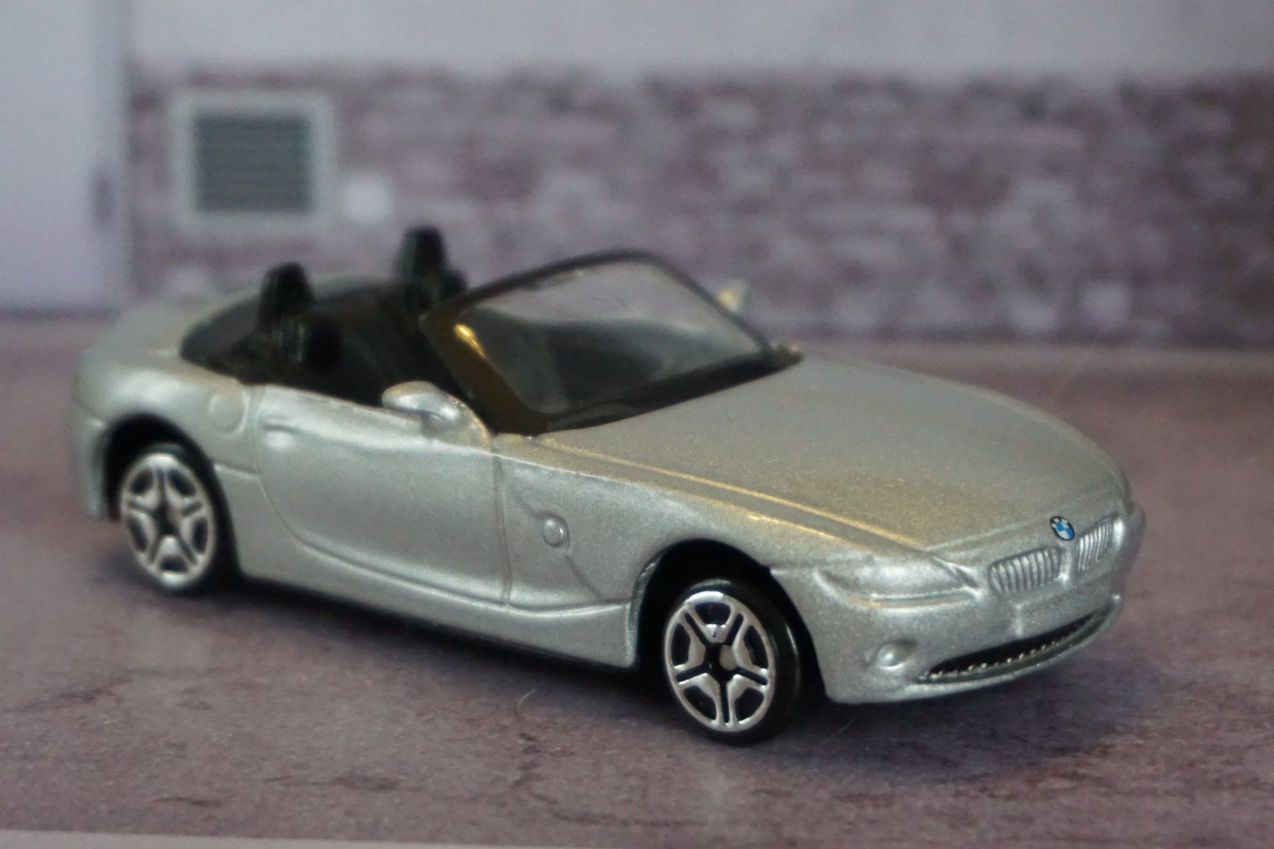 Motormax Modellini d'auto: Motor Max BMW Z4 Gabi COOL !!!!!!!!!! – Usato da Reiden venduto da Doppeldecker69