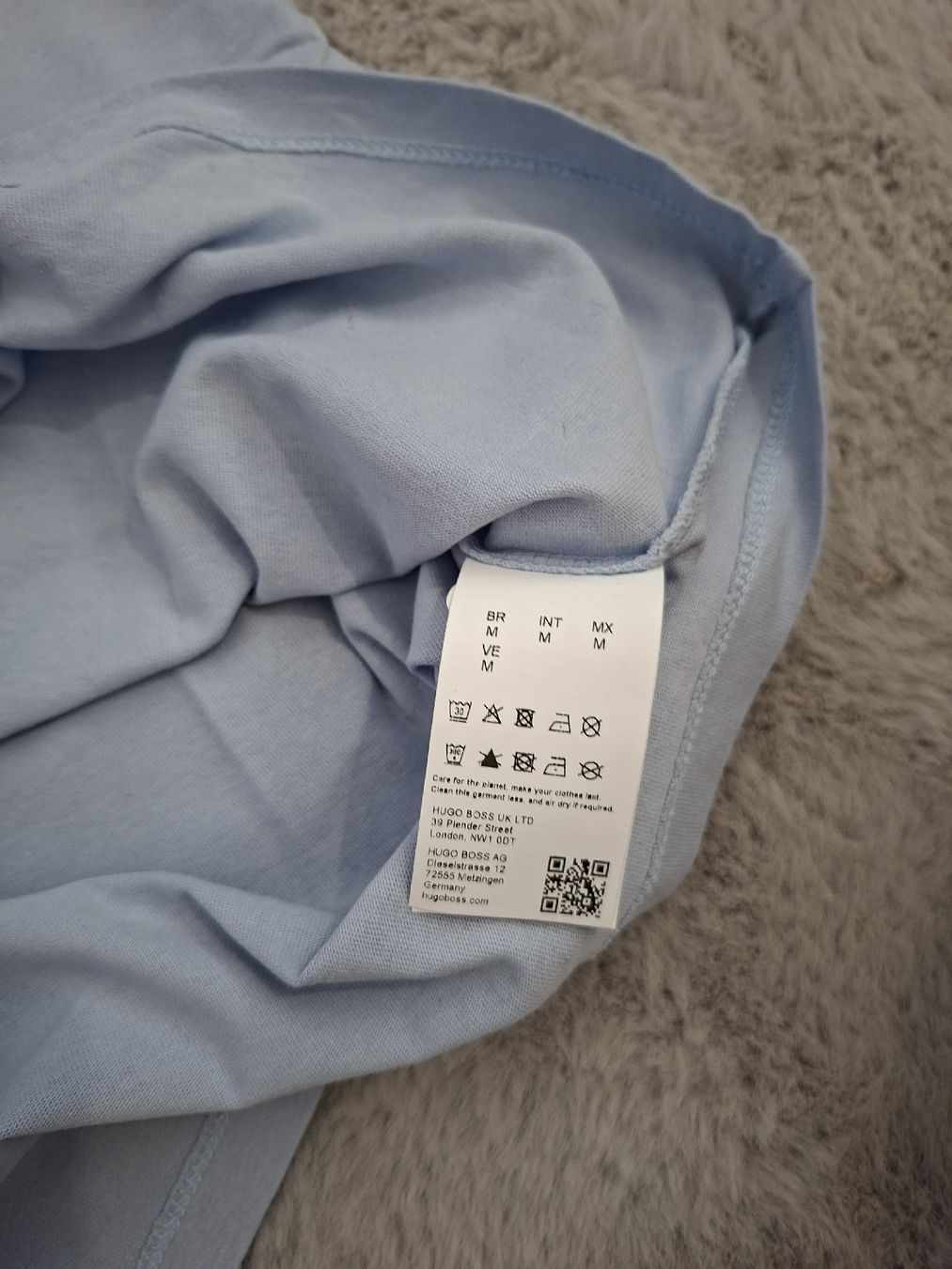 Hugo Boss T-Shirts: T-shirt BOSS bleu clair taille M  – Gebraucht aus Renens VD von ser_j2fn 2