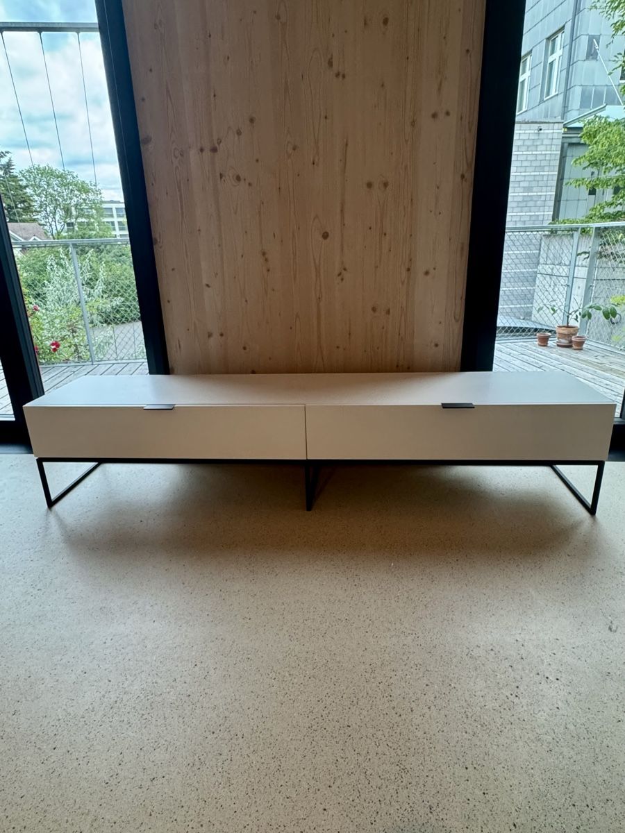 Interio TV Möbel: Sideboard – Gebraucht aus Thalwil von kae_vf8v
