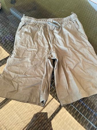 Kinder Junge Shorts olivgrün 158 wie NEU