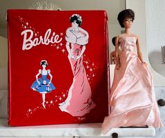 Barbie Bubblecut + custodia + abiti vintage