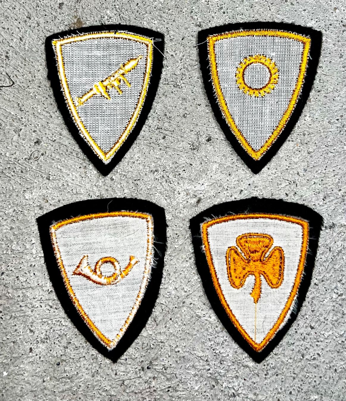 Schweizer Armee Uniformi: 4 badge spécialiste armée abzeichen uniforme – Usato da Nyon venduto da 65d45 1