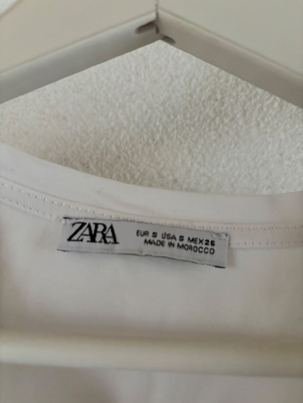 Zara T-shirt: T-shirt "Los Angeles" – Usato da Grandvillard venduto da Elsa.Del 2