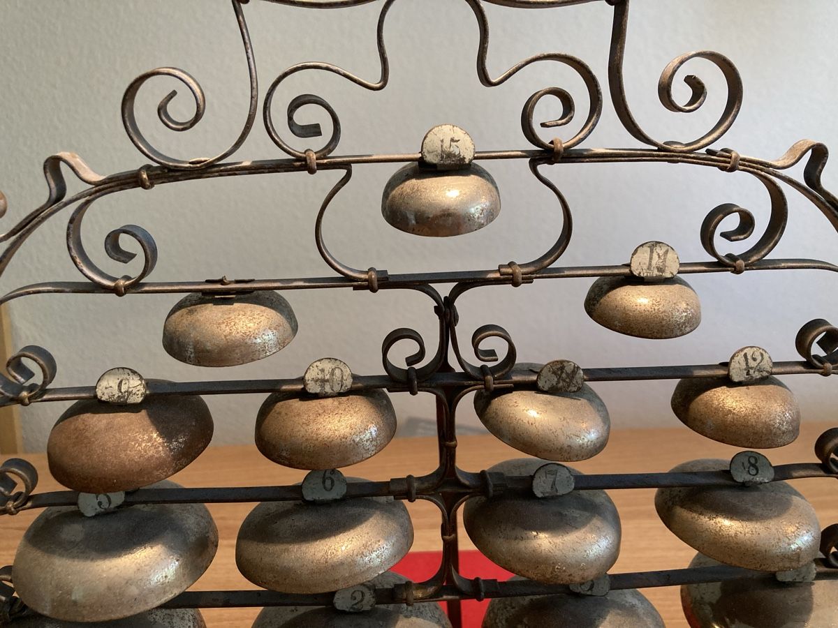 Campanacci mucche: Sehr altes Tisch-Glockenspiel – Usato da St.Gallen venduto da WrigleyCH 1