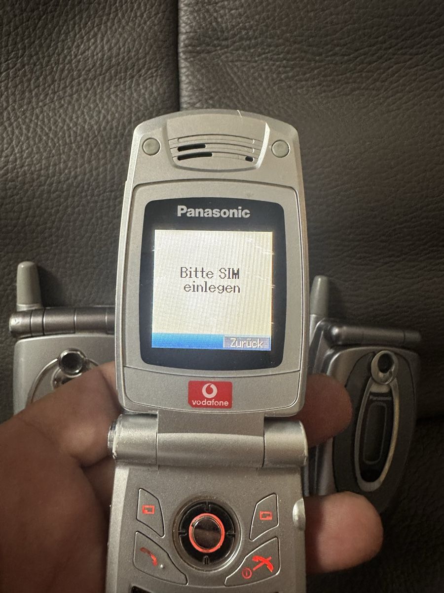 Panasonic Telefoni cellulari / Smartphones: Panasonic Handy Konvolut 3x – Difettoso da Heerbrugg venduto da Amazon38 4