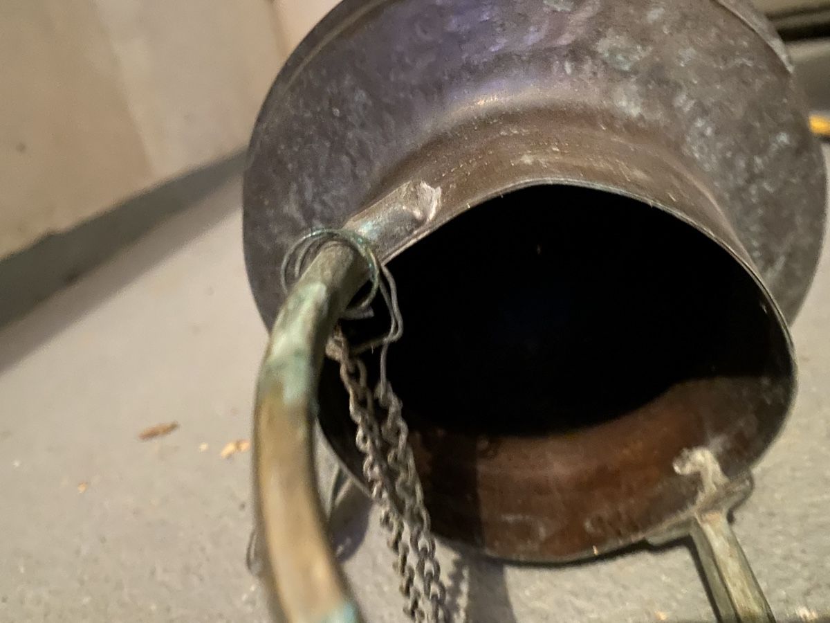 Caraffe: Antike Kupferkanne mit Deckel und Kette – Usato da Buchrain venduto da Sisi83 4