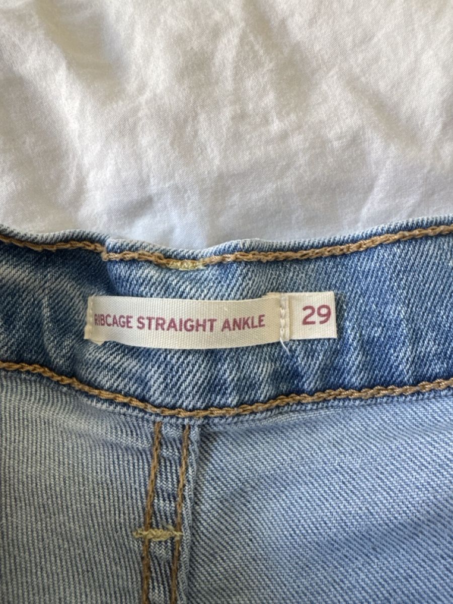 Levi's Jeans: Levis Ripped Jeans – Usato da Uitikon Waldegg venduto da alessia2906 1