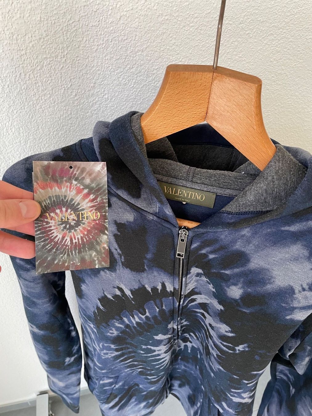 Maglioni & Felpe: Valentino Hoodie – Usato da Dielsdorf venduto da Anthony111 1