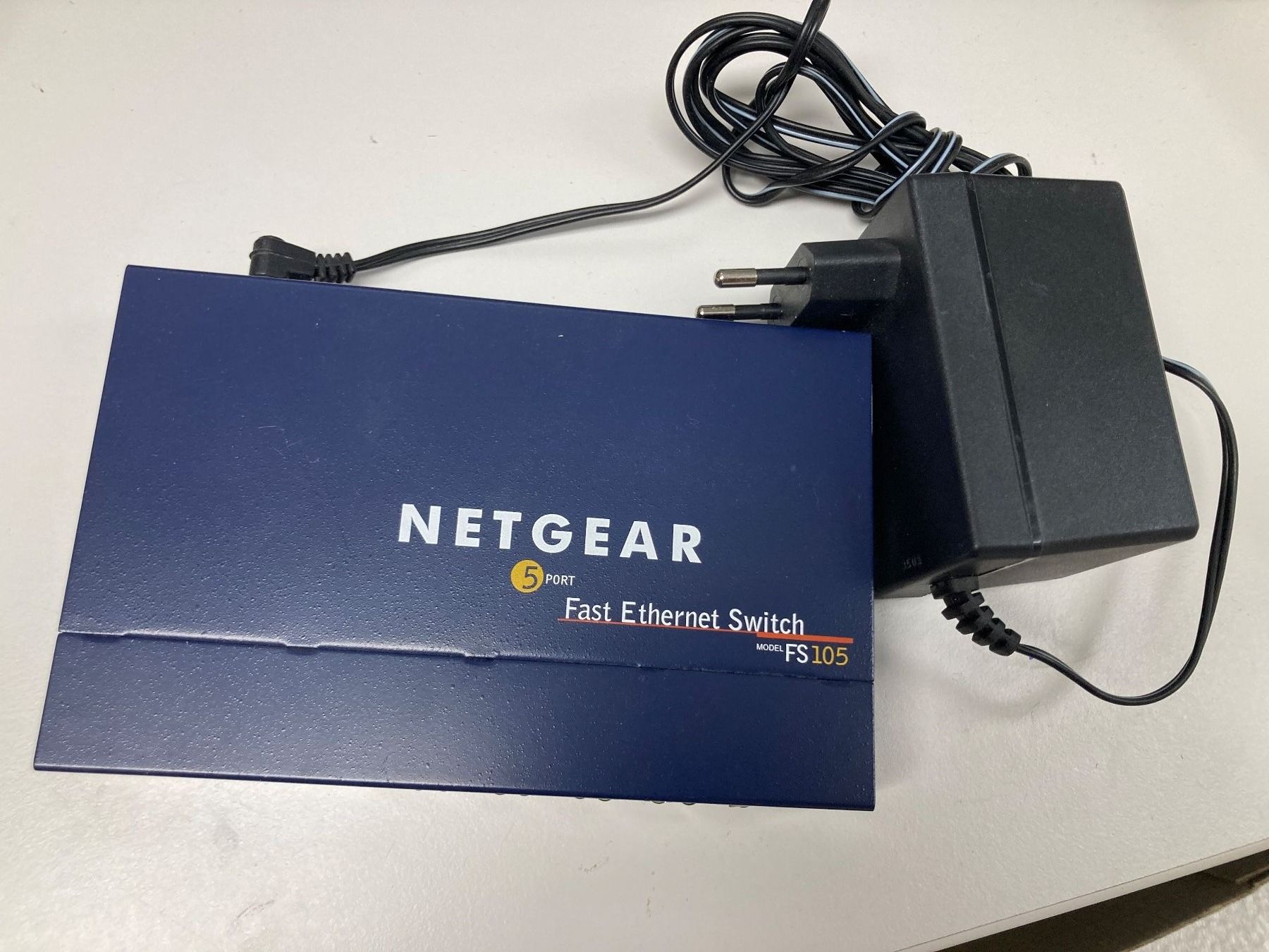 Netgear Hub & Switch: NETGEAR FS105 5-Port Fast Ethernet Switch – Usato da Lüsslingen venduto da Piper 2