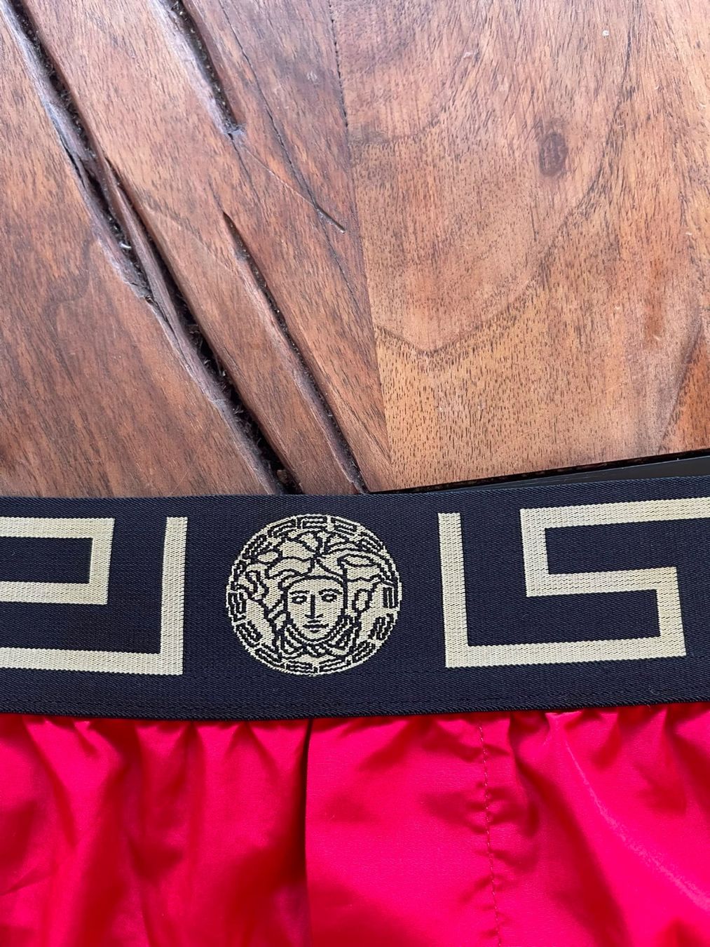 Versace Pantaloni: Versace Badehose rot Grösse 5 / M – Usato da Zürich venduto da AryaLia 1