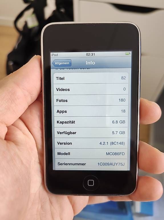 Lettore multimediale portatile: iPod Touch 8GB (2. Gen) – Nuovo e nell'imballaggio originale da Lachen SZ venduto da Kamelfluesterer 4