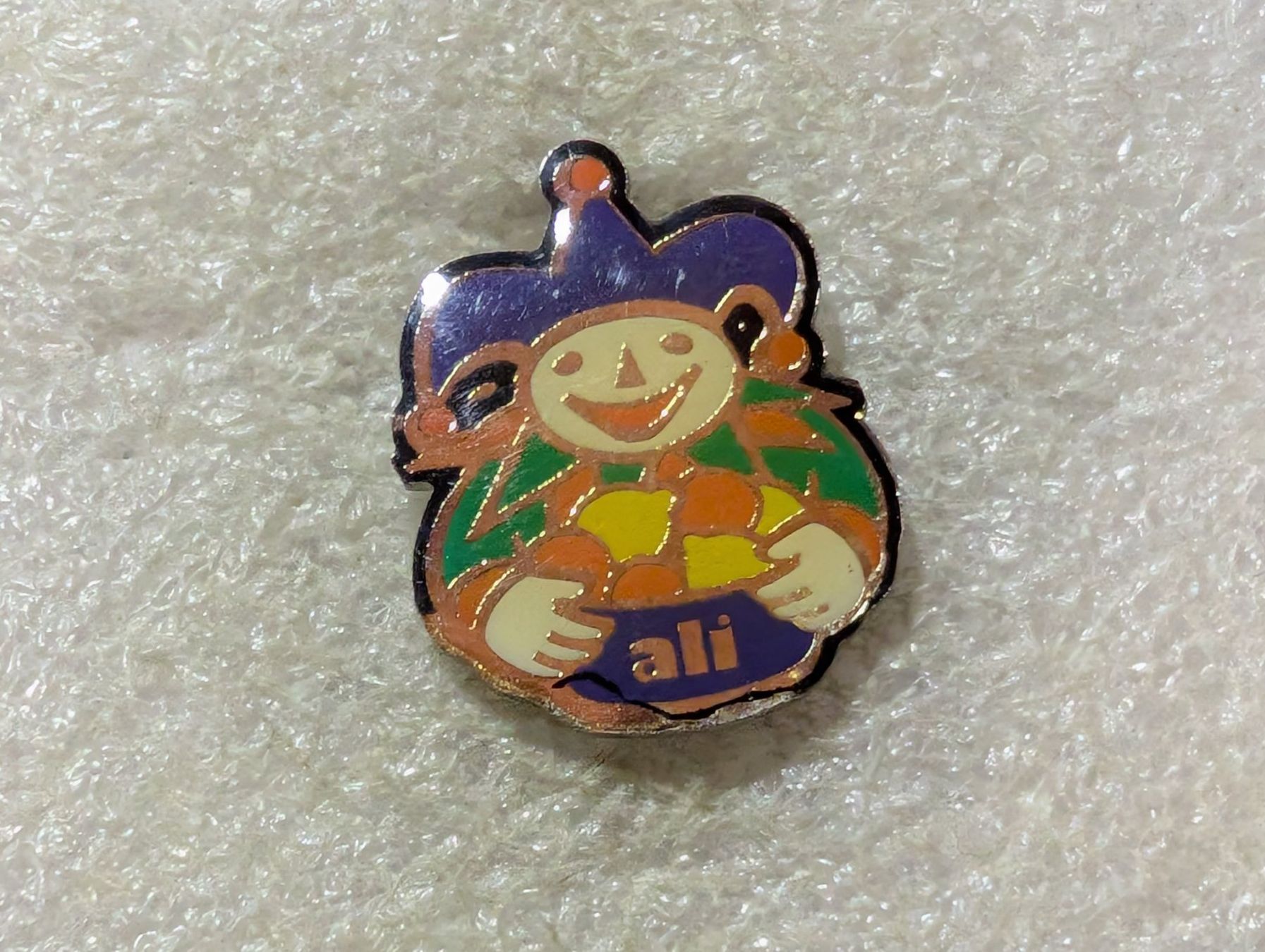 Placchette & Badge: Ansteckpin 100: Ali – Usato da Oppligen venduto da Pin-Fall-Shop