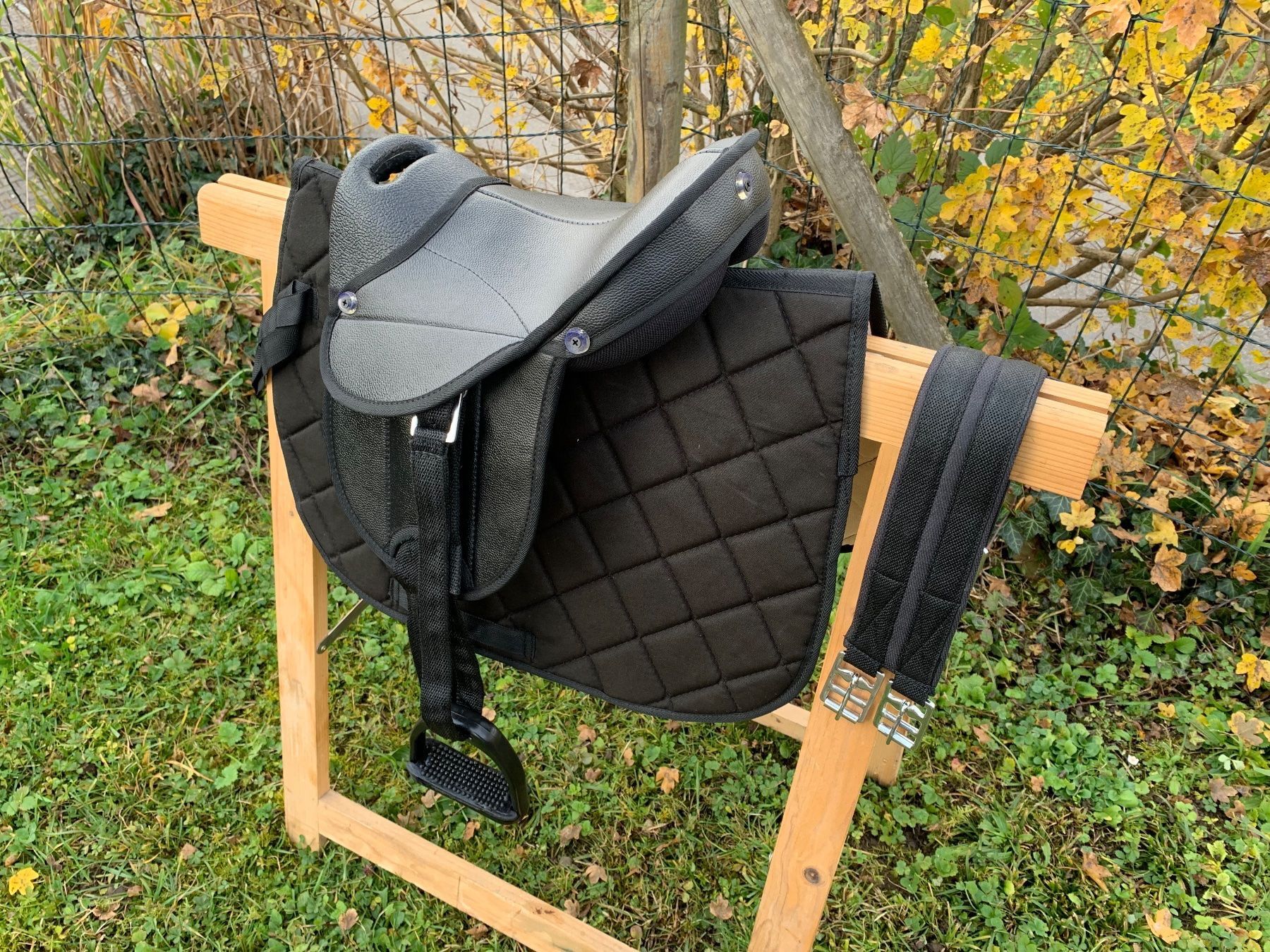 Selle & Accessori: schönes schwarzes Ponysätteli – Usato da Feldbach venduto da Fea1 2