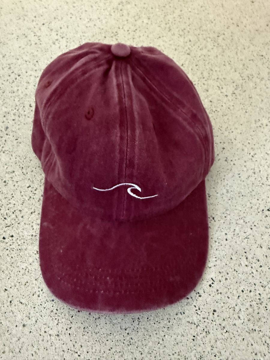 Hüte, Mützen & Caps: Rotes Cap – Gebraucht aus Zürich von ChickenNuget