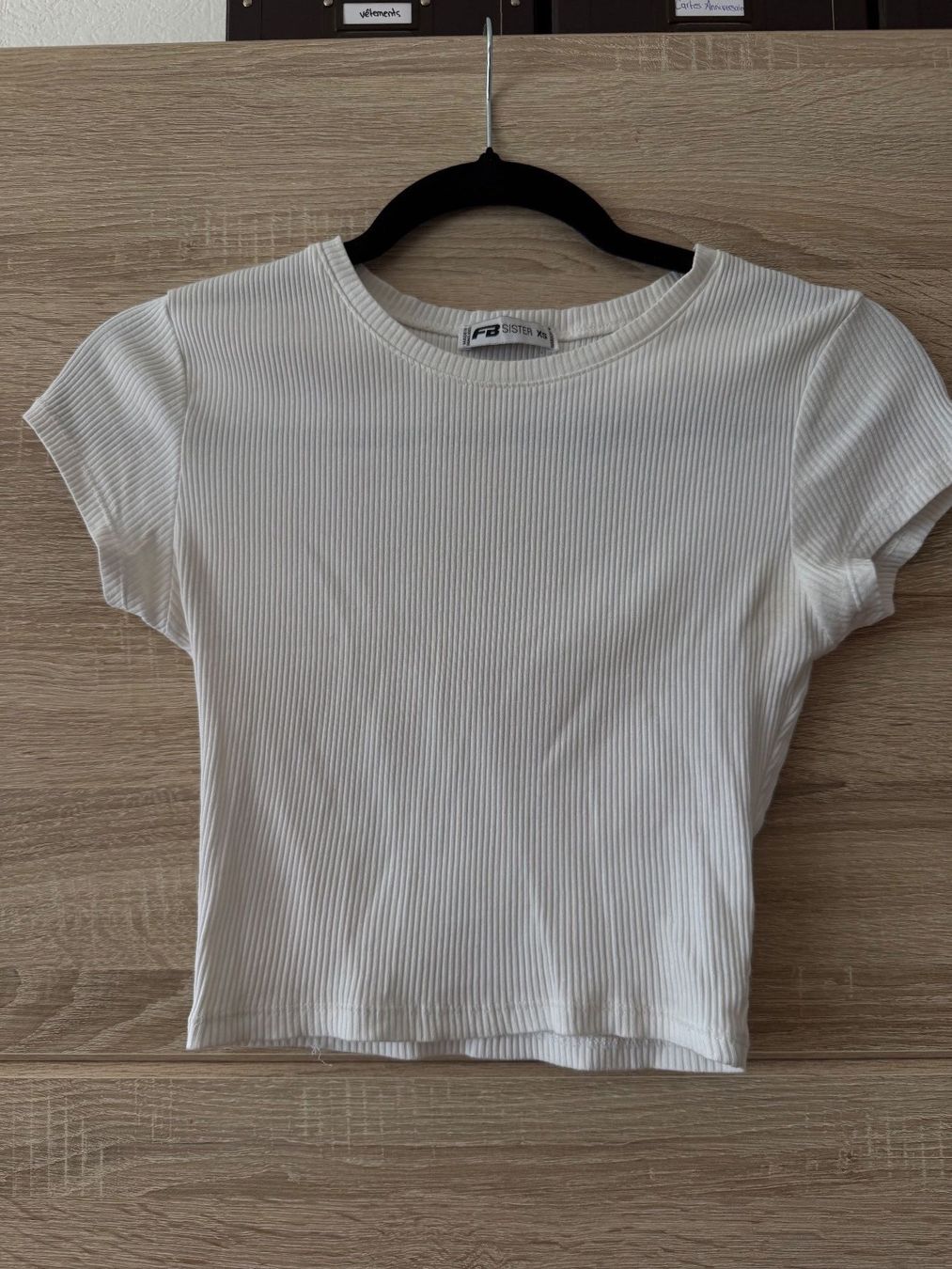 T-Shirts: Crop top blanc – Gebraucht aus Montreux von iza_peche8