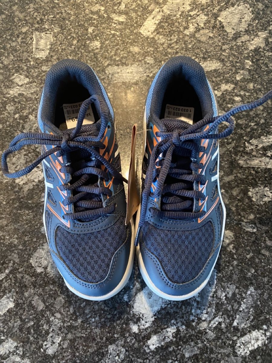 Asics Scarpe per ragazzi: Neue Asics Turnschuhe Grösse 32.5 – Nuovo e nell'imballaggio originale da Hersiwil venduto da Sheila1986