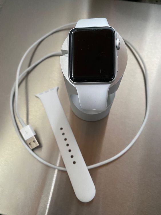 Apple iwatch 3 Series 38 mm weiß mit Ladestation in Silber | Kaufen auf ...