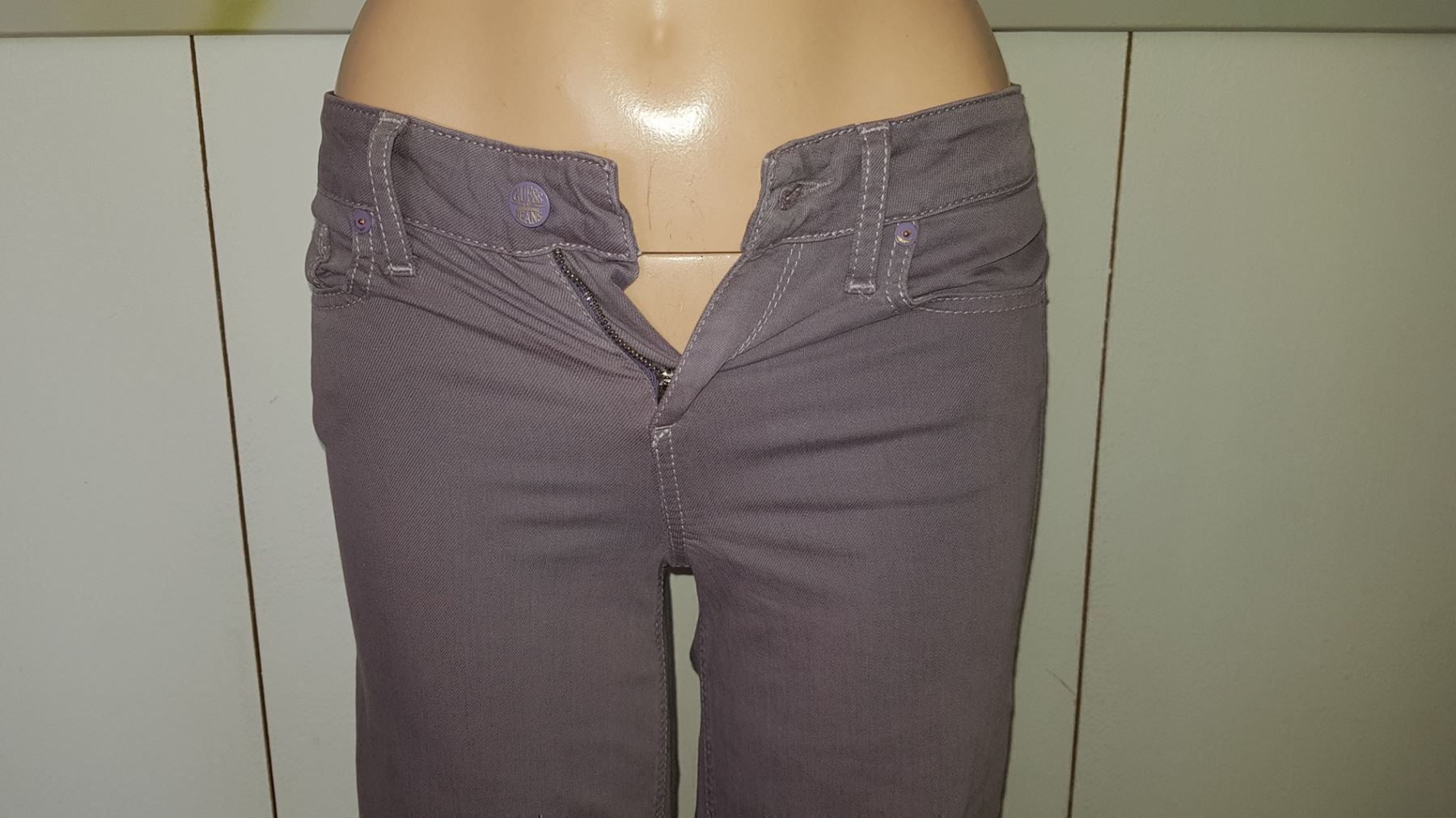 Guess Jeans: Jeans GUESS taille 25 neuf – Nuovo e nell'imballaggio originale da Cossonay-ville venduto da Super-Price-Quality 2