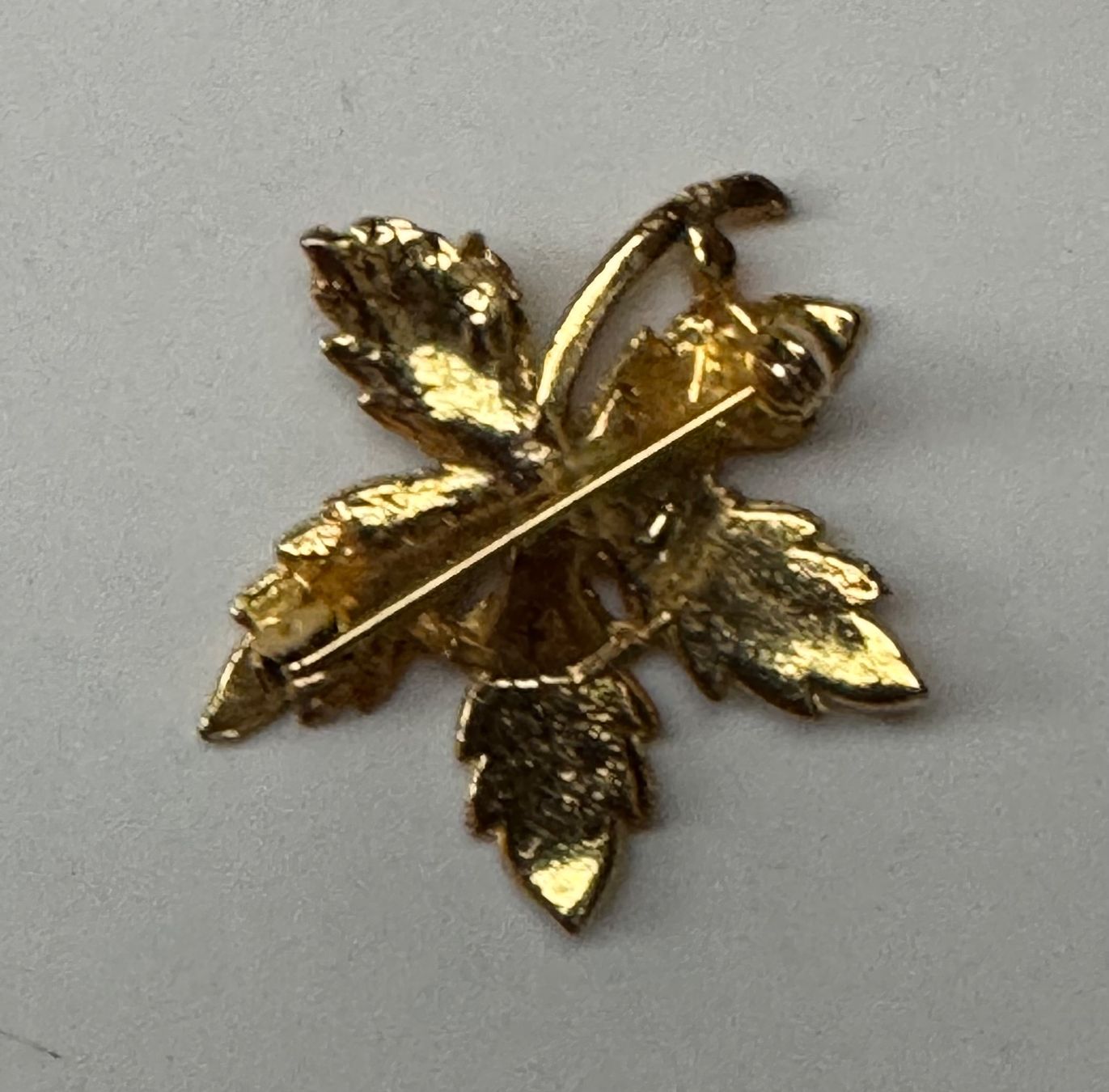 Broches & Aiguilles: Brosche Blattgold Vintage – D'occasion à Grabs par Dekostuebli 1