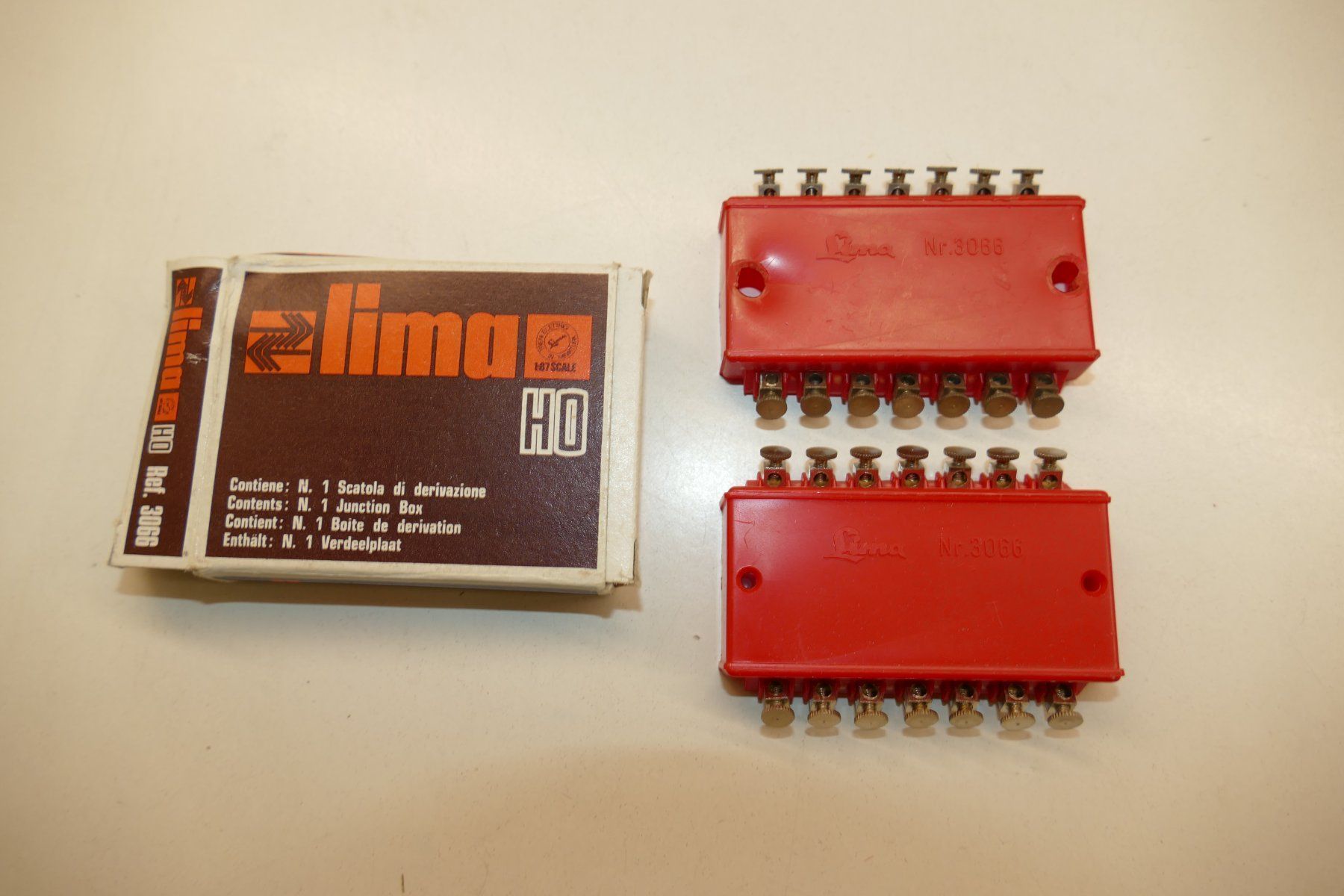 Lima Modellini di ferrovie: Lima H0: 2xJunction Box rot – Usato da Niederhasli venduto da rail-duerst