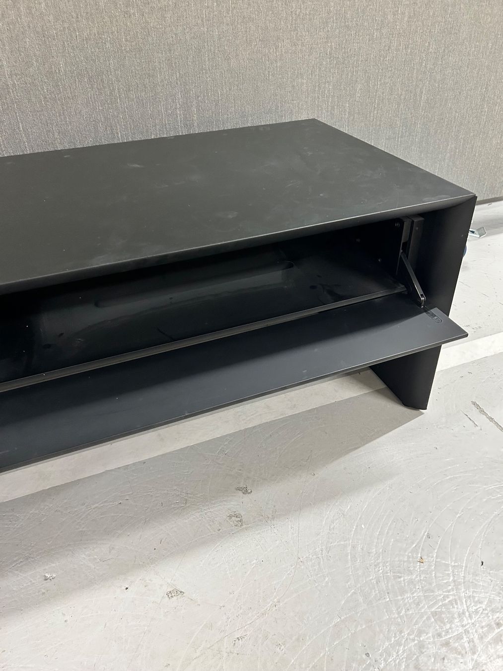 Mobili TV: TV-Möbel aus Holz – Usato da Maienfeld venduto da LehnerAkustikAG 2