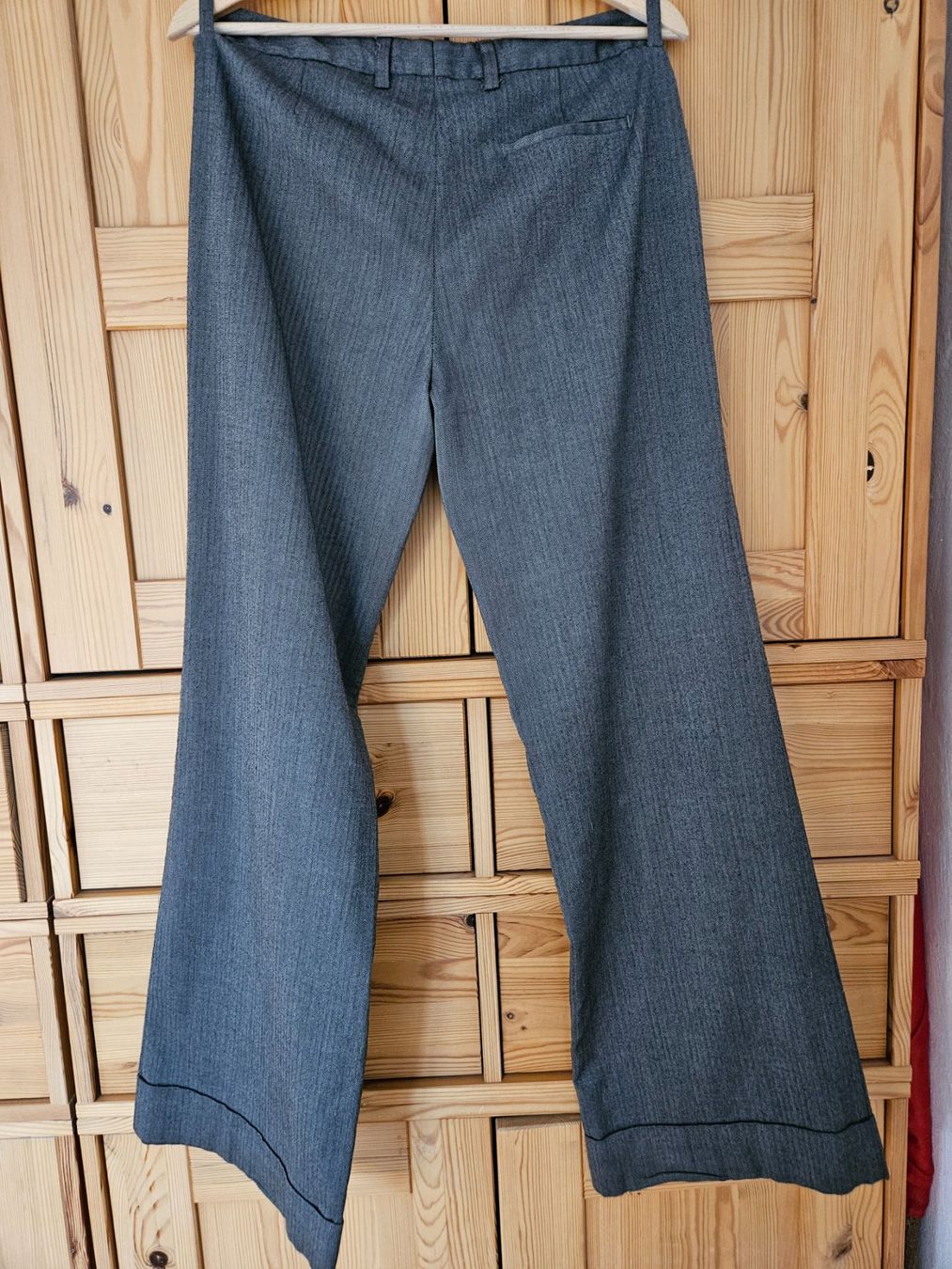 H&M Pantaloni: H&M Marlene Hose, Grau, Grösse 40 – Usato da Wettingen venduto da Sk8ertomda 1