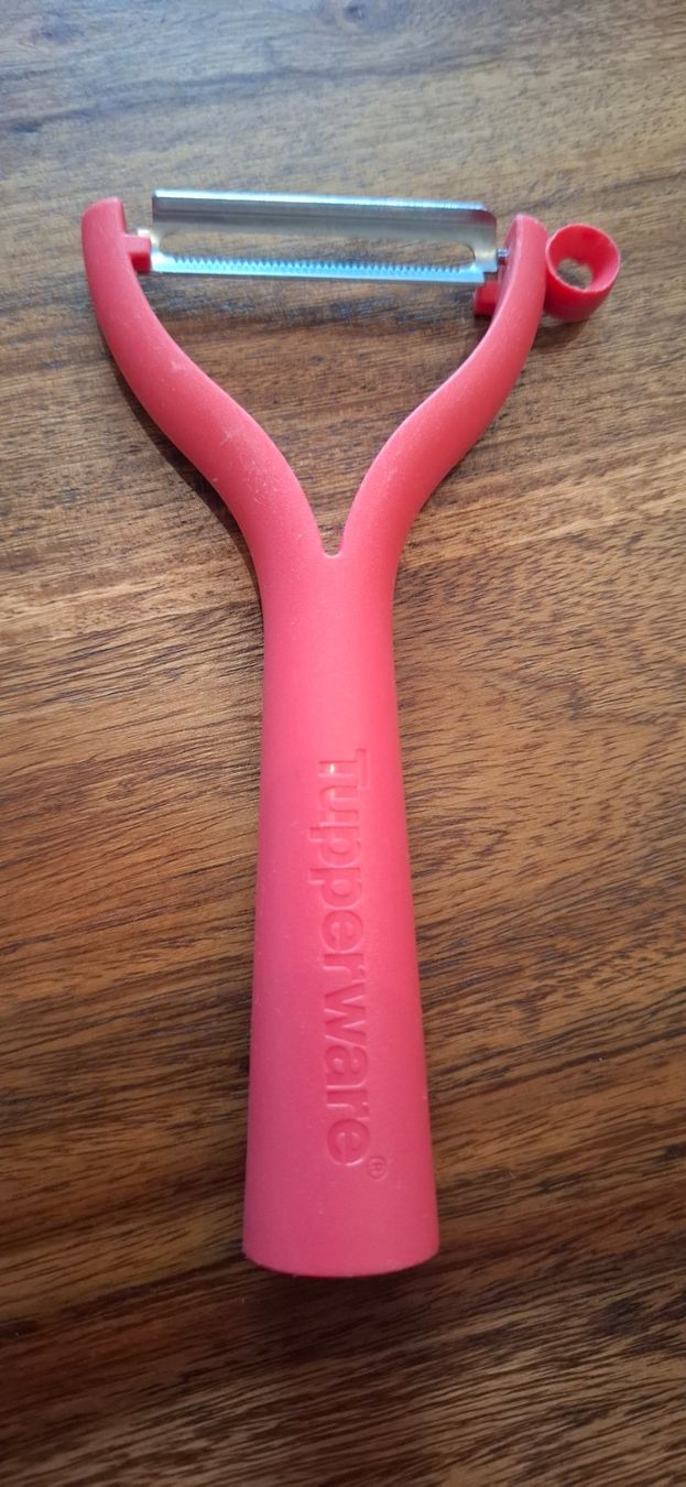 Tupperware Appareils de cuisine: Tupperware Sparschäler Pink – D'occasion à Richterswil par Palmer2012