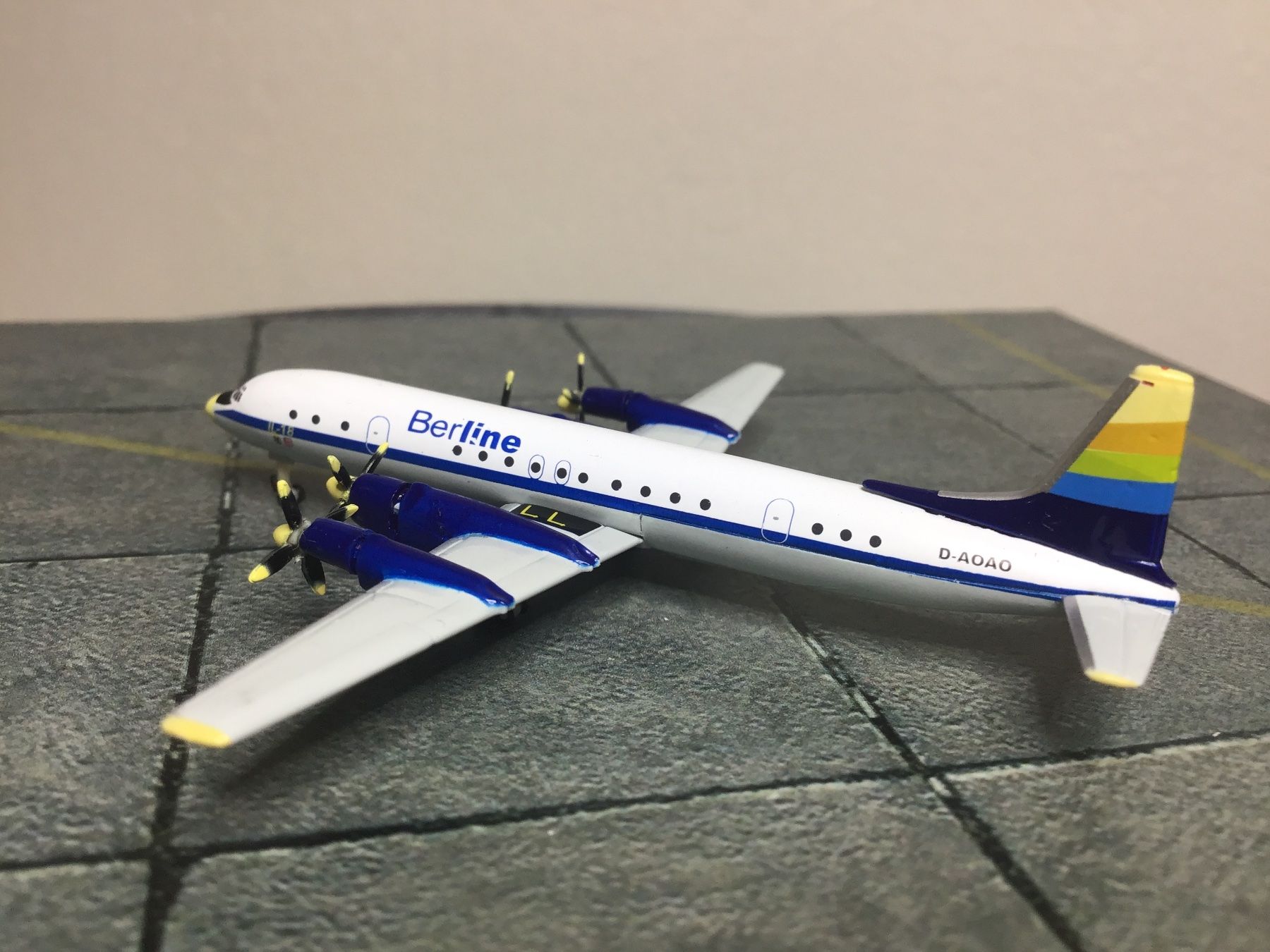 Herpa Modellbausätze & Standmodelle: Herpa IL-18 "Berline" 1/500 Flugzeugmodell – Gebraucht aus Männedorf von Modellbau-wyss 2