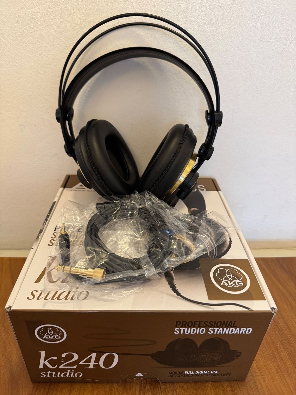 AKG K240 Studio Kopfhörer - Professional Studio Standard NEU (Neu ...