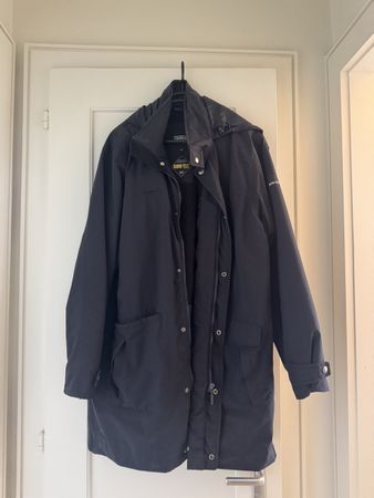 Manteau Aigle Gore-Tex noir, taille M, bon état