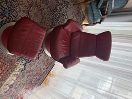 Hochwertiger Leder-Relaxsessel mit Hocker – Bordeauxrot
