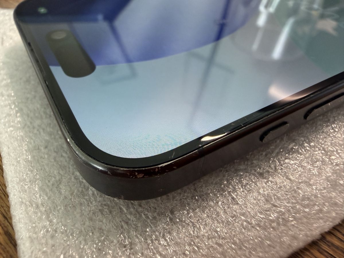 Apple Handys / Smartphones: GLASBRUCH: iphone 15 Pro – Defekt aus Langenthal von fluehmann_ 9