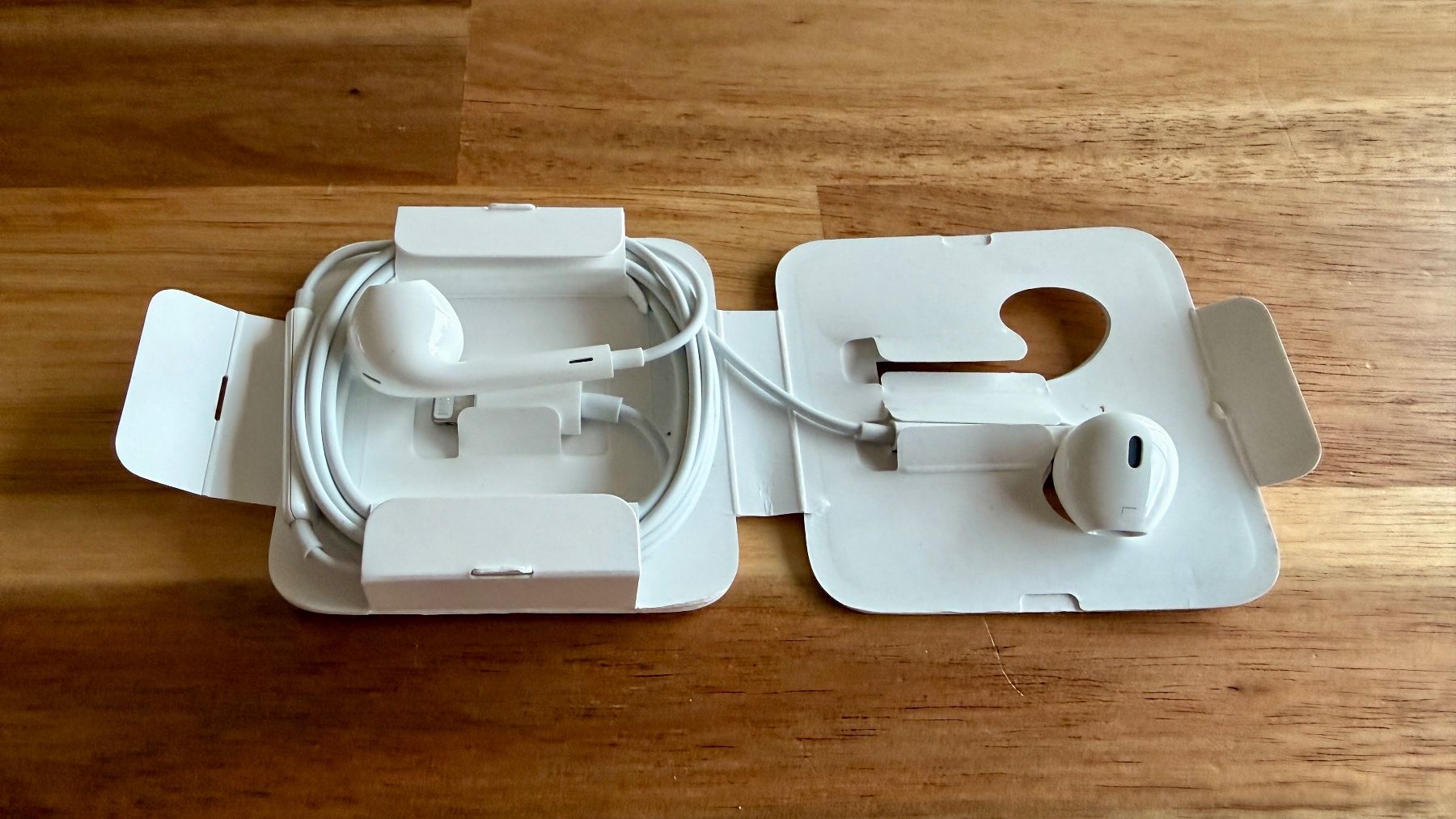 Apple Cuffie: Apple Kopfhörer Original Lightning - Earpods – Nuovo e nell'imballaggio originale da Zürich venduto da Cocona2020