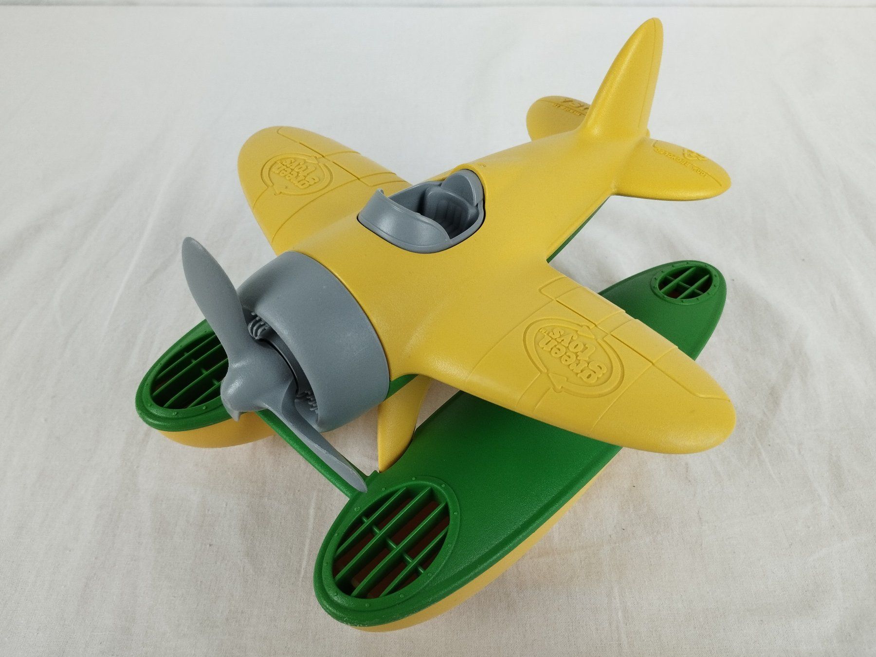 Spielzeuge: GREENTOYS Wasserflugzeug gelb – Gebraucht aus Schübelbach von Restwert_Schubelbach