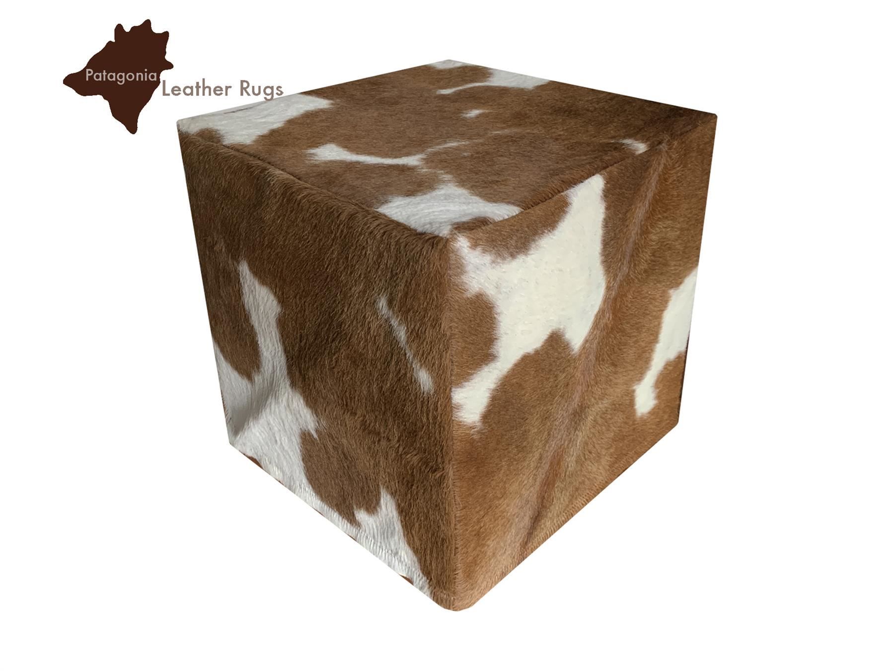 Sgabelli: Kuhfell Hocker Brown/White – Nuovo e nell'imballaggio originale da Arbedo venduto da patagonialeatherrugs